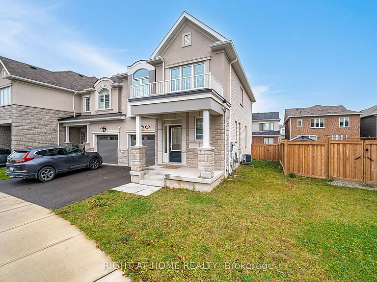 908 Sumac Cres — Photo 3