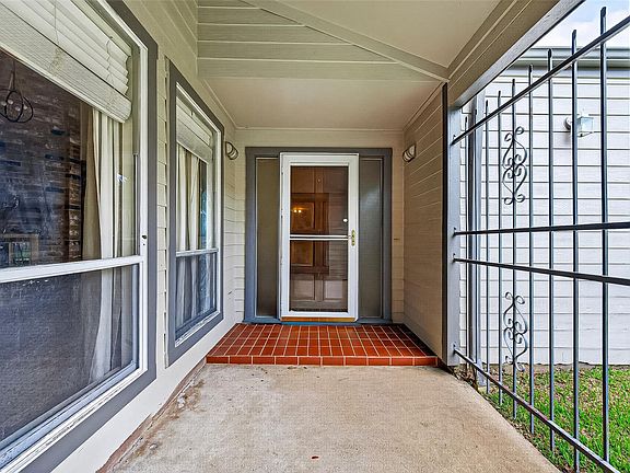 5th image of 2946 Creekway Cir