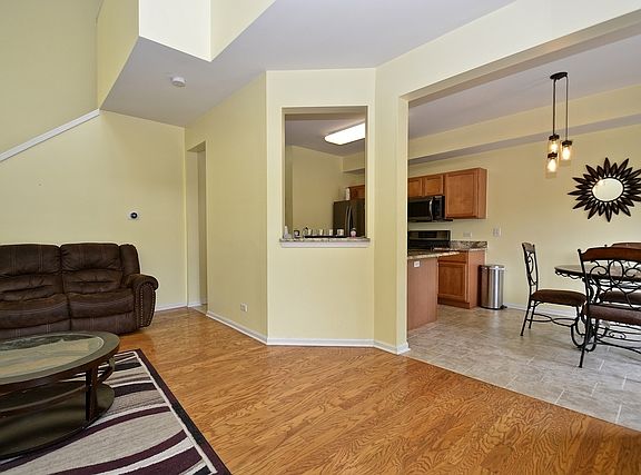 5th image of 1062 Stamford Ct