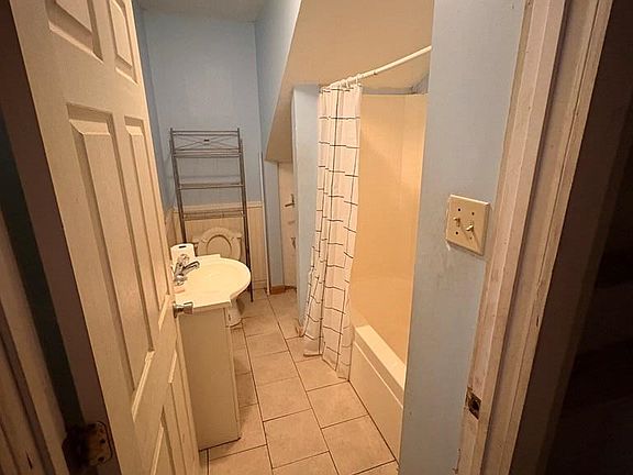 5th image of 346 Oak Tree St