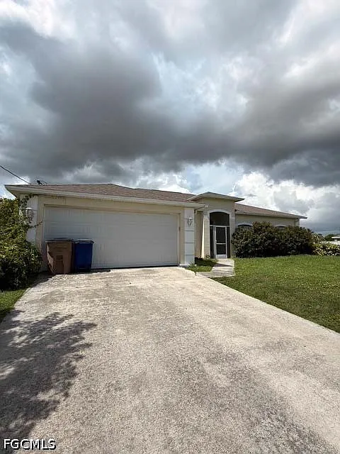 3 bed, 2.0 bath, 2105 sqft, $2,800 — Photo 2