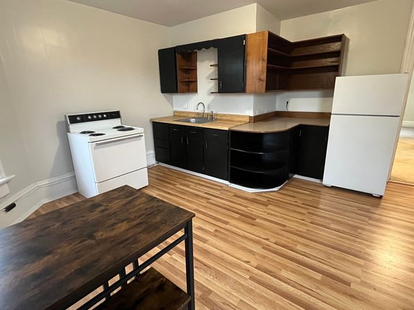 23 E Blagrove St #1/2