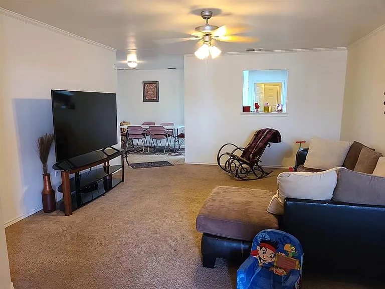 304 N Clinton Ave — Photo 1