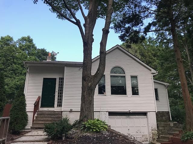 1st image of 44 Parkway Dr