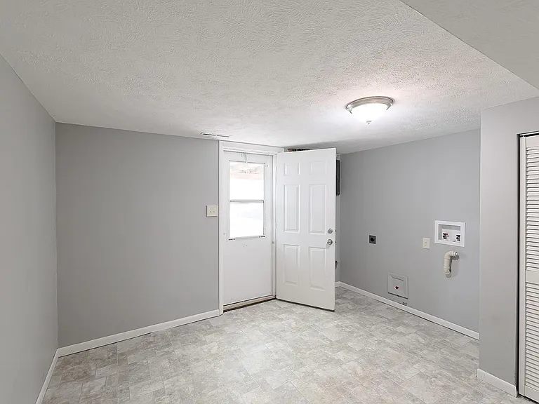1025 Kent St — Photo 16