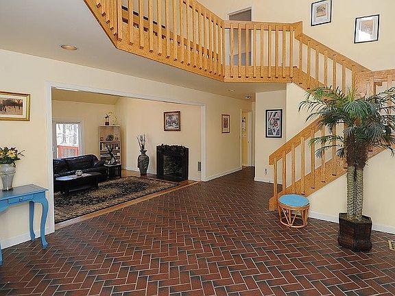 4th image of 53 Fitch Ln