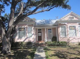 322 W Krezdorn St, Seguin, TX 78155
