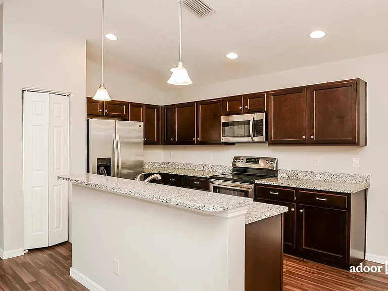 4114 11th St E — Photo 2