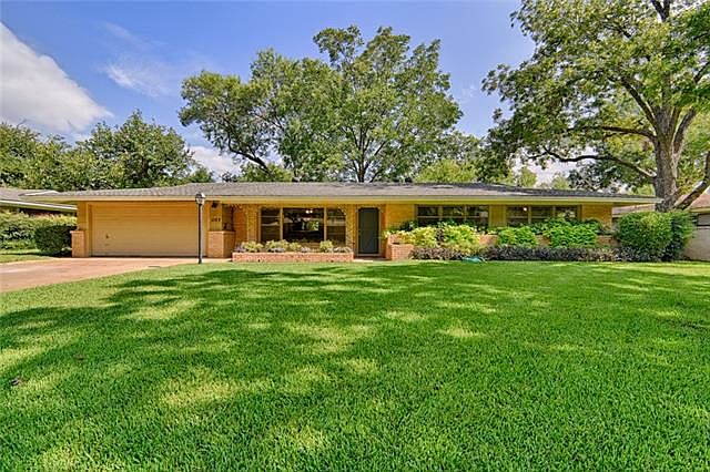 1st image of 1103 Lynda Ln
