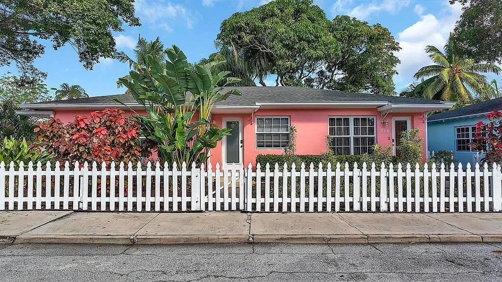 2 bed, 1.0 bath, 685 sqft, $2,000 — Photo 1