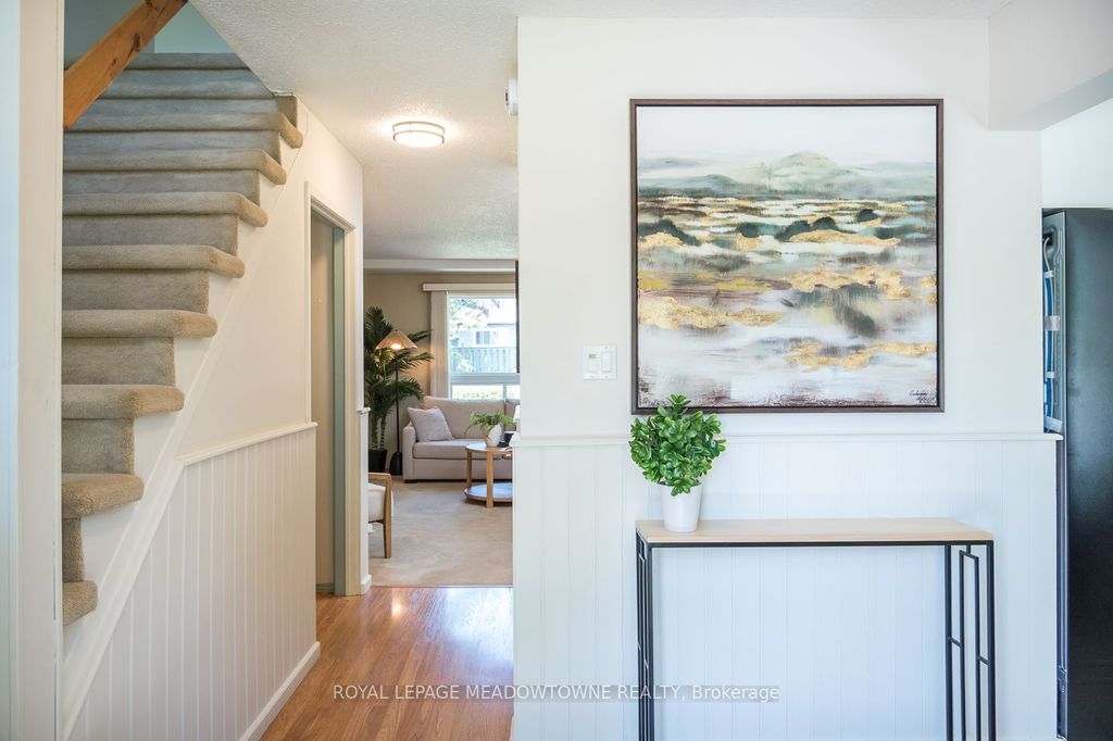 889 Morley Ave, Milton, ON - View 4