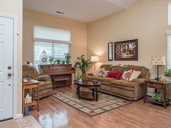 2nd image of 931 Talbot Dr