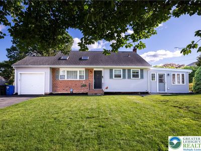 2049 Vista Dr, Bethlehem, PA, 18018