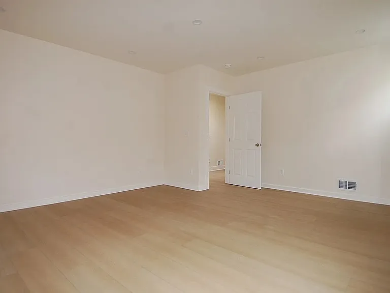3050 25th Ave — Photo 12