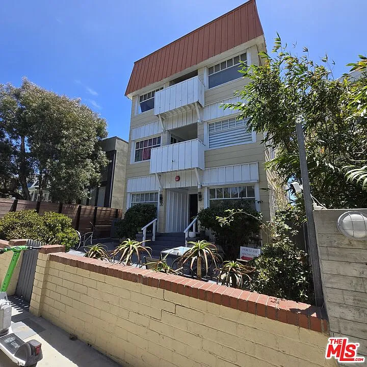 Studio, 1.0 bath, 400 sqft, $2,098 — Photo 2