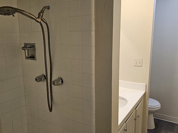 5th image of 2455 Windsor Dr #2455