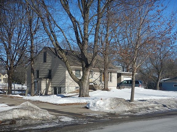 3rd image of 402 Greenvale Ave W