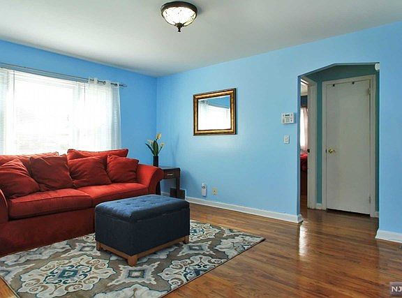 4th image of 4 Edison Ct #1X