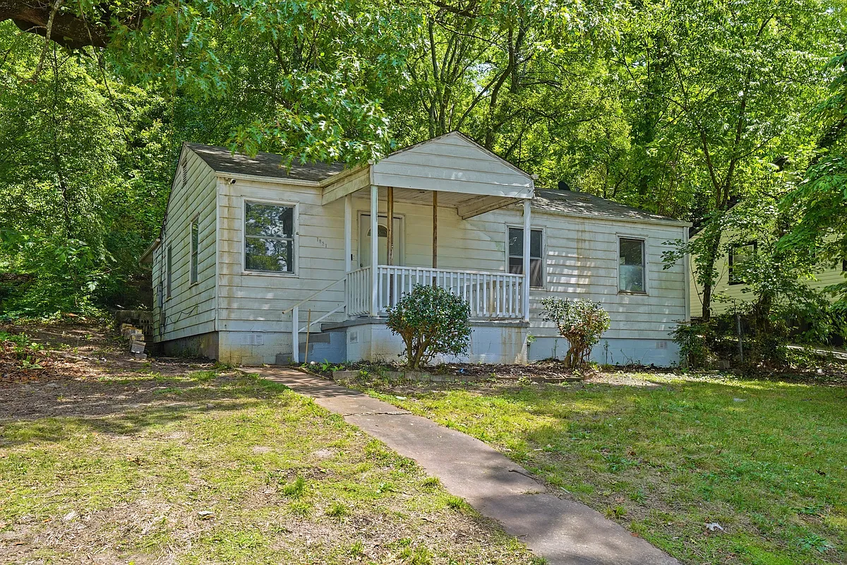 Building Photo - 7827 Rugby Ave