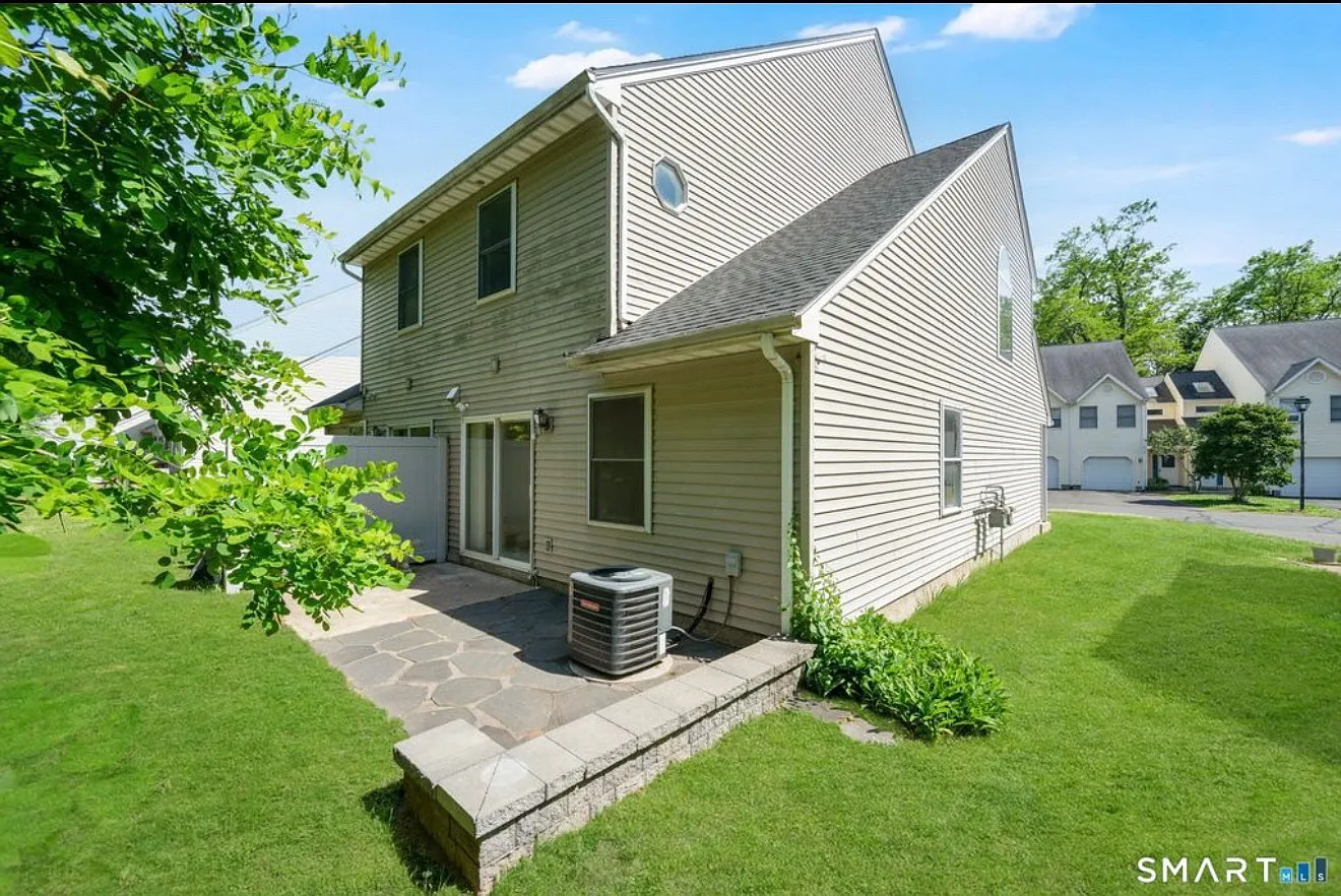 2 bed, 1.5 bath, 1087 sqft, $2,100 — Photo 3