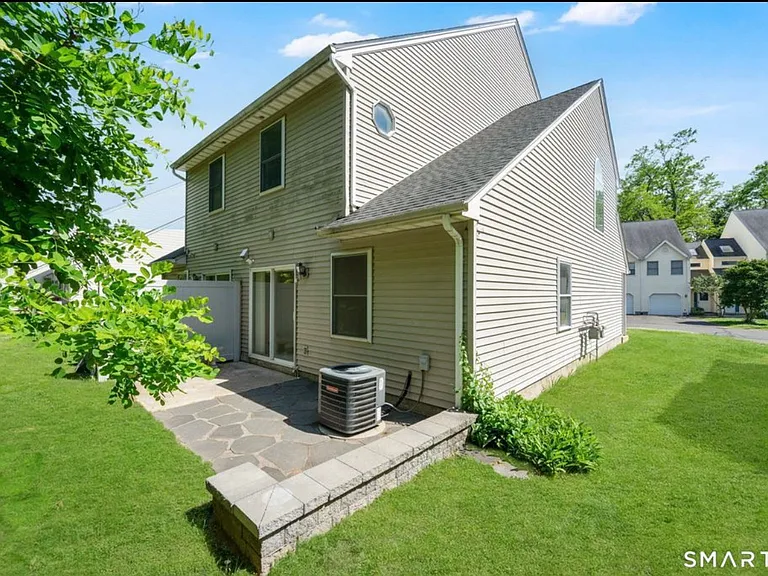 16 Maple St #20 — Photo 3