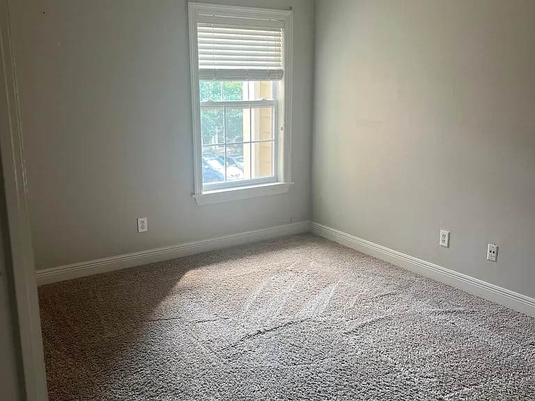 4 Charleston Cir — Photo 8