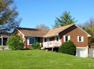 802 Lake Rd, Eureka, IL 61530