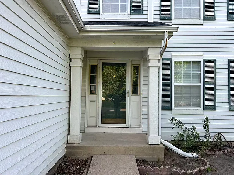 2464 Blue Spruce Ln — Photo 4