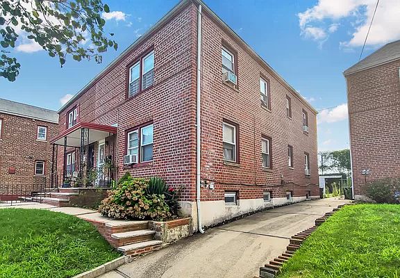 3rd image of 8710 Commonwealth Blvd