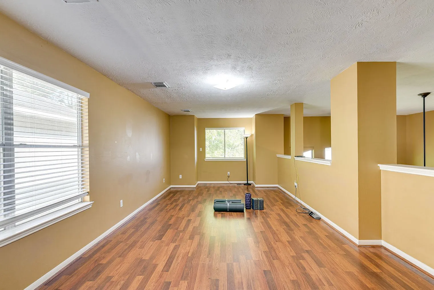 5 bed, 2.0 bath, 3498 sqft, $4,432 — Photo 4