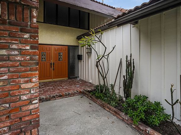3rd image of 4571 Amberwood Ave