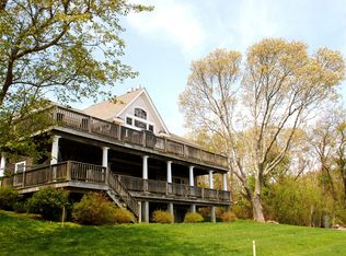 16 N Graves End Ave, Montauk, NY 11954