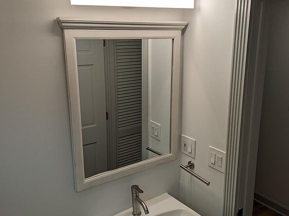5th image of 4710 N Wolcott Ave APT 1W