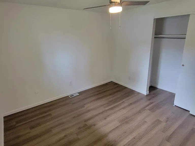 1527 Miami Ave — Photo 13