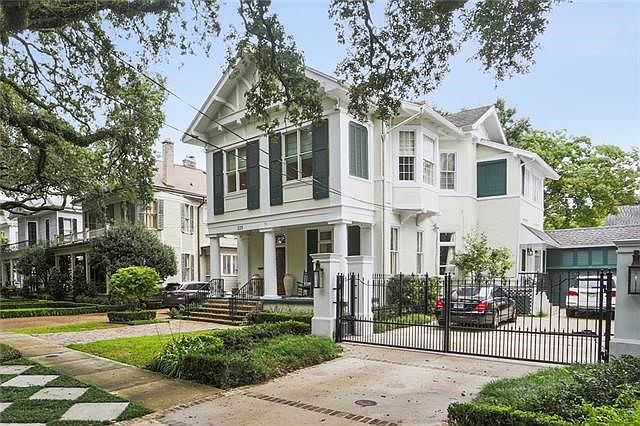 STATELY HOME ON STATE STREET. HOME SITS ON A LARGE 55 X 120 LOT. LARGE MASTER SUITE UP AND DOWN. 4 BEDROOMS 4.5 BATHS. FORMAL LIVING, SEPARATE DINING, BREAKFAST AREA, BAR, HUGE FAMILY ROOM, OFFICE, 2ND DEN OR PLAYROOM.
