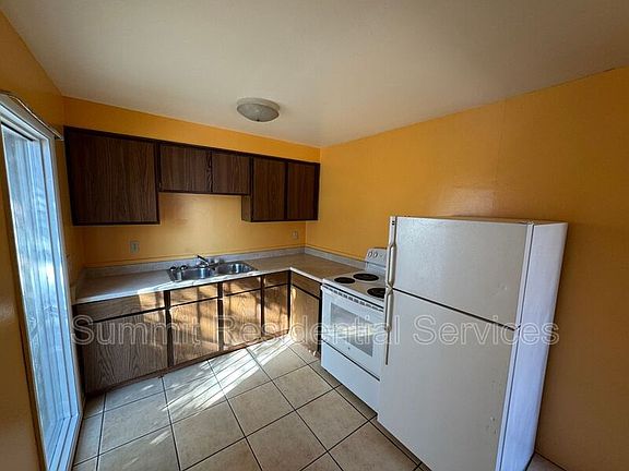 4th image of 3028 E Alta Vista St