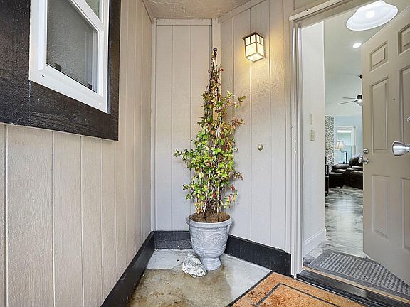 5th image of 960 Vintage Oak Ave