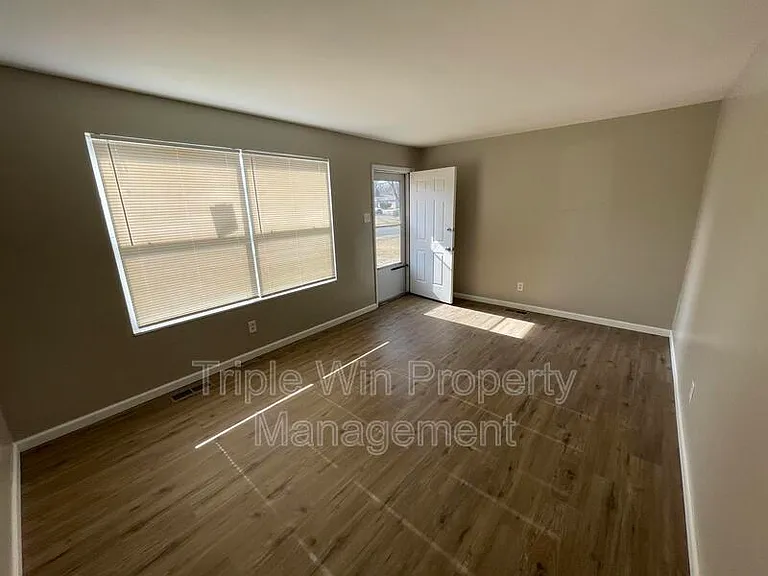 1225 Carla Dr — Photo 8