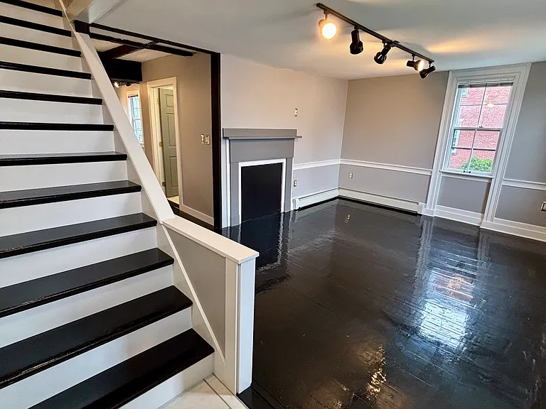 11-13 Elm St #11 — Photo 11