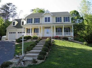 1250 Raintree Dr, Charlottesville, VA 22901