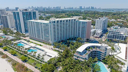 2899 Collins Ave Photo 1