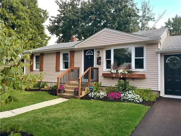 10 Schofield St, West Warwick, RI 02893