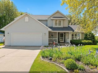 2038 Emerald Dr, Green Bay, WI 54311