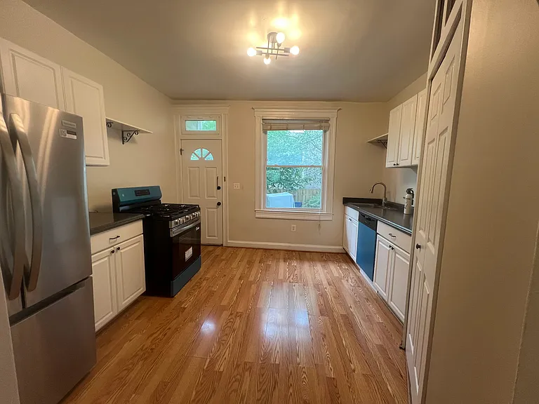 206 W 27th St — Photo 3