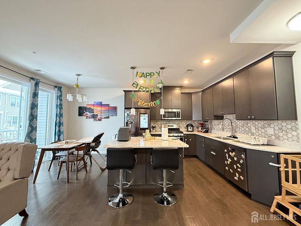 1st image of 102 Dickson Ct