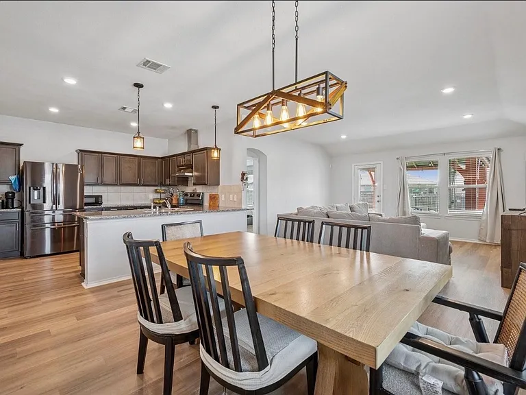 900 Sapphire Dr — Photo 4
