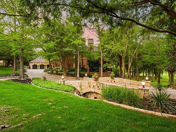 4th image of 900 Kingsbury Way
