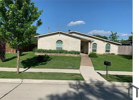 3614 Pinoak Dr — Photo 1