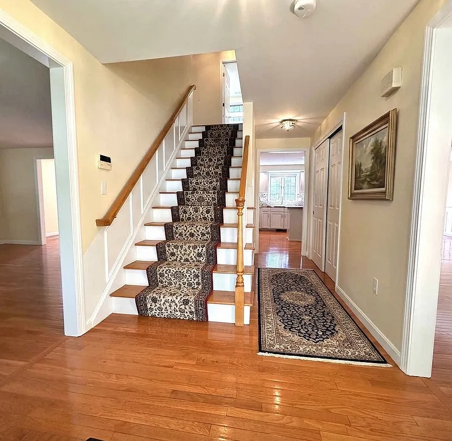 4 bed, 3200 sqft, $6,600 — Photo 2