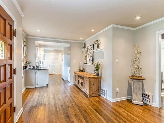 5th image of 5304 Linden St